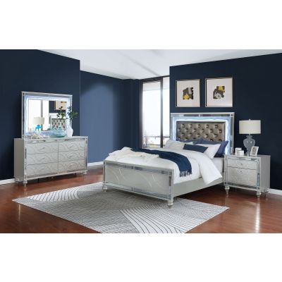 Gunnison 4-piece Eastern King Bedroom Set Silver Metallic